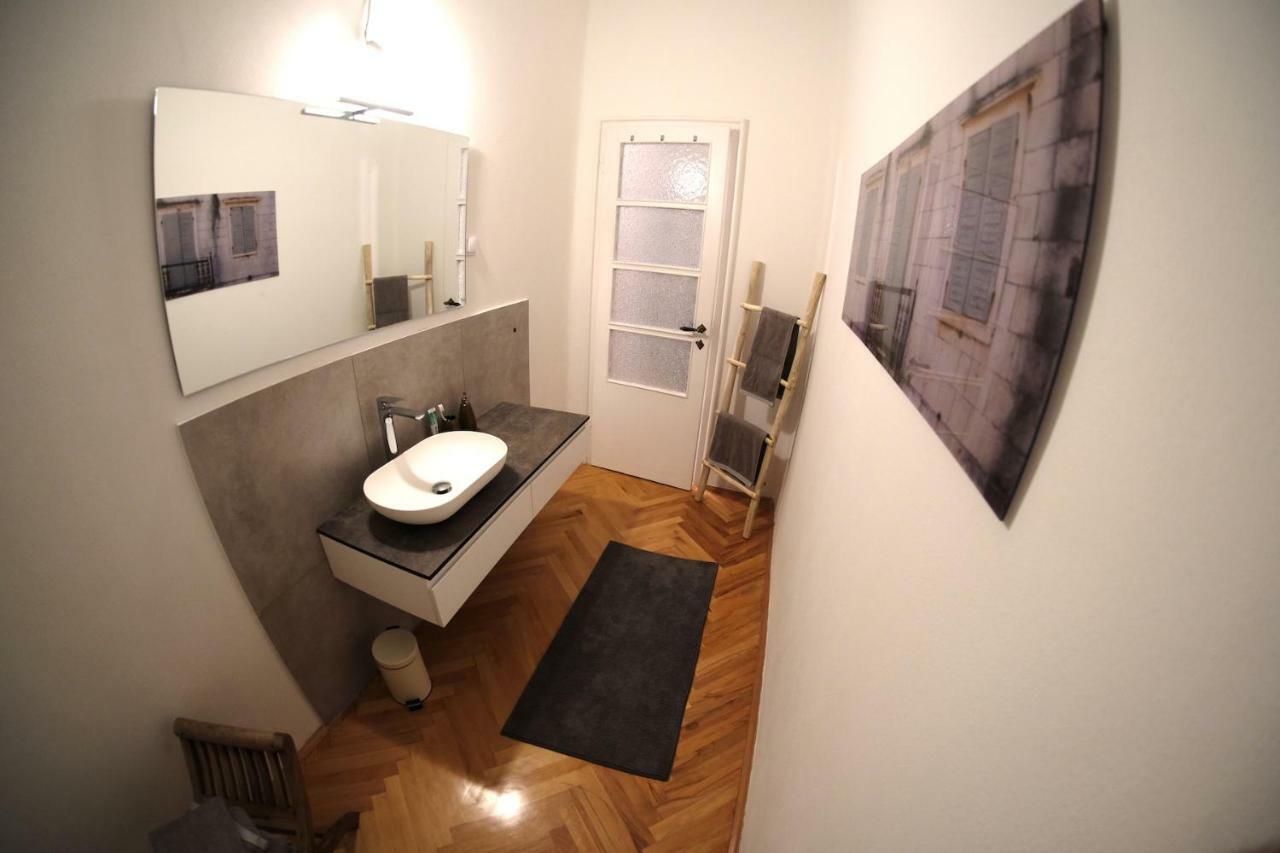 Luxury Old Town Apartment Пула Екстериор снимка