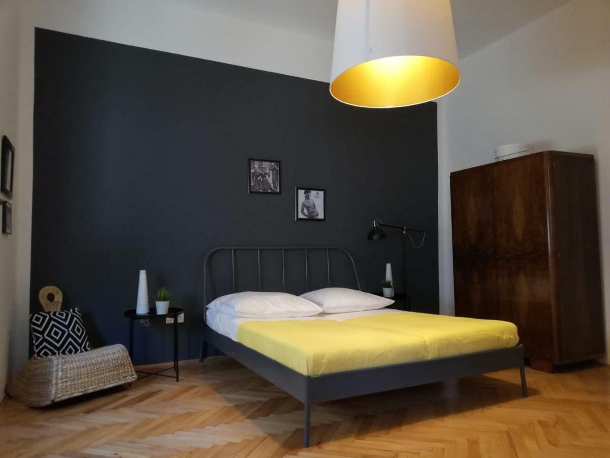 Luxury Old Town Apartment Пула Екстериор снимка