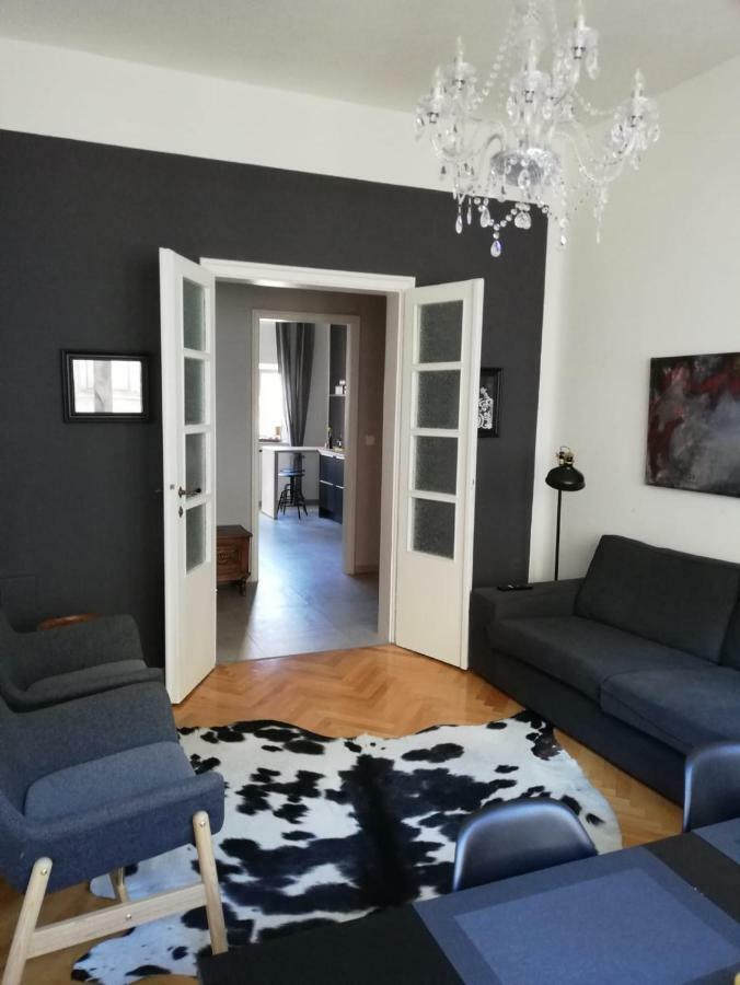 Luxury Old Town Apartment Пула Екстериор снимка